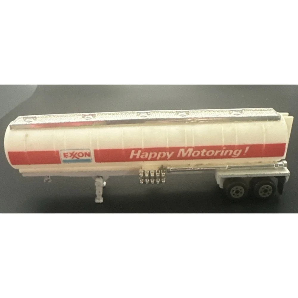 Road Champs 1982 Super-Liner Mack Semi Truck Exxon Happy Motoring Fuel Tanker